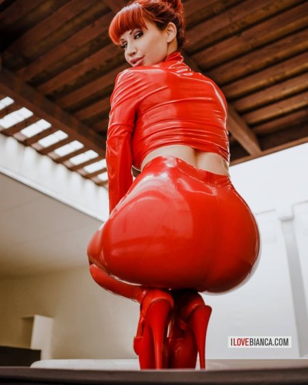 Bianca beauchamp tits and latex
