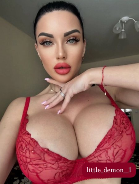 Naked tits of bloggers
