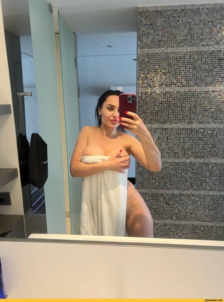Brunette tits