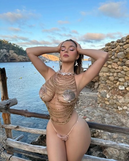Summer model demi rose naked