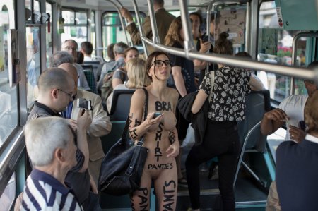 Cute moire on public transport
