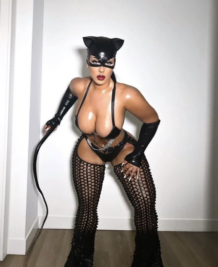 Yaya han catwoman