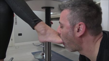 Deep foot worship slave