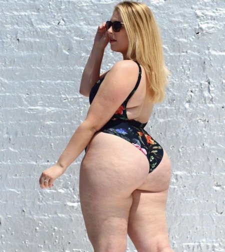 Sophie Turner plus size bikini