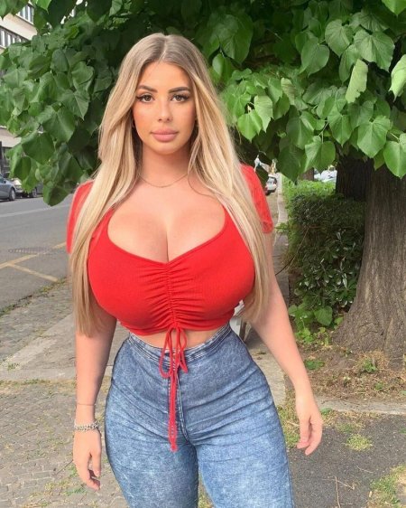 Huge Tits