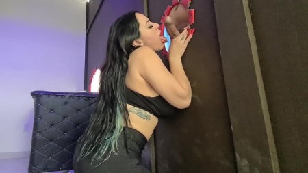 Gloryhole initiations