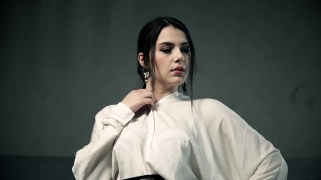 Women's blouse