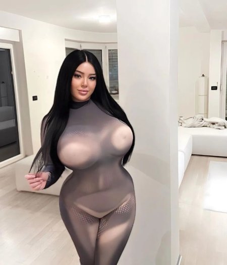 Curvy models