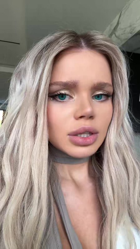 Makeup for a blonde