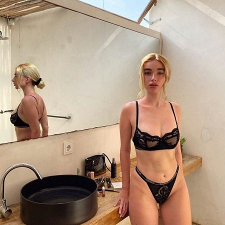 Lydia nude
