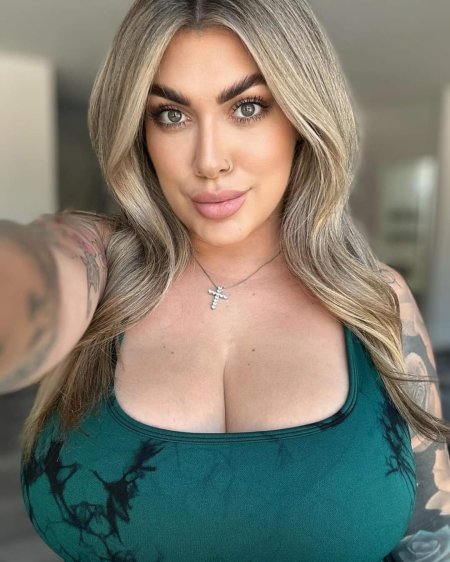 Ana lorde plus size model