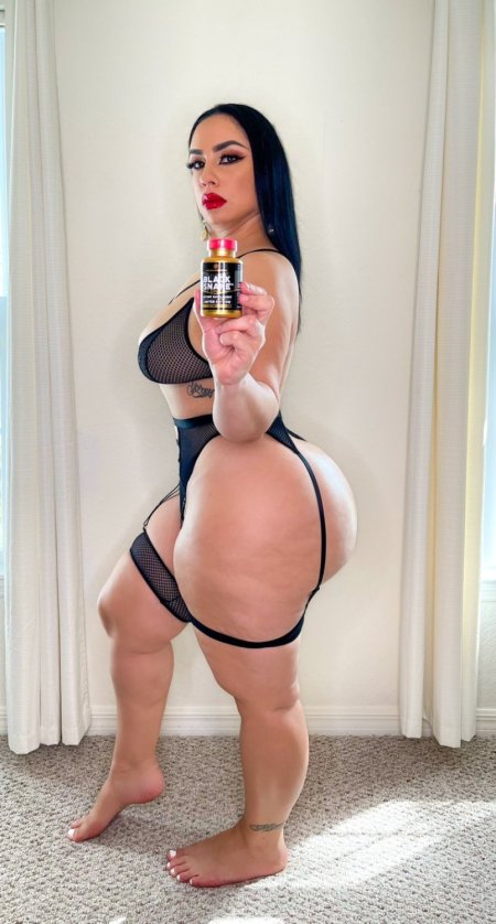 Curvy beauty