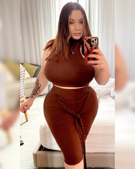 Curvy models