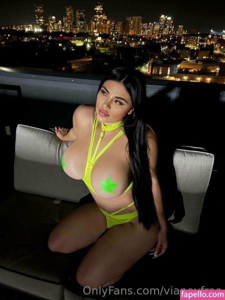 Demi rose
