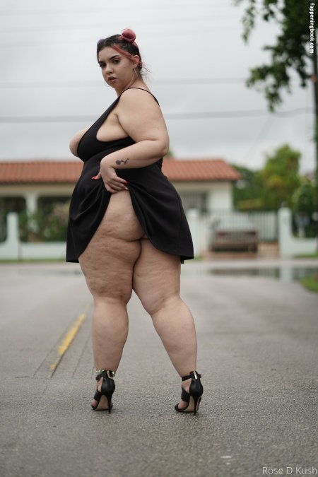 Very curvy woman