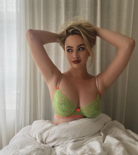 Simone Holtznagel Photos