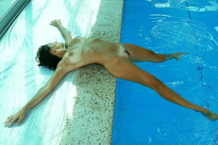 Erotica in the pool