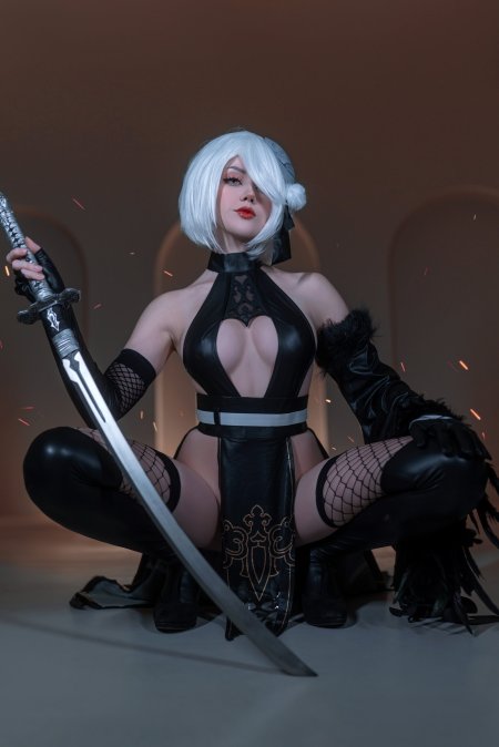 Anastasia komori cosplay on b from nier:automata