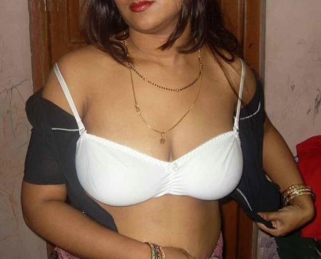 Boobs visible bhabhi