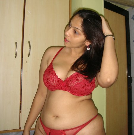 Hydrabad aunty in red bra and panty xxx