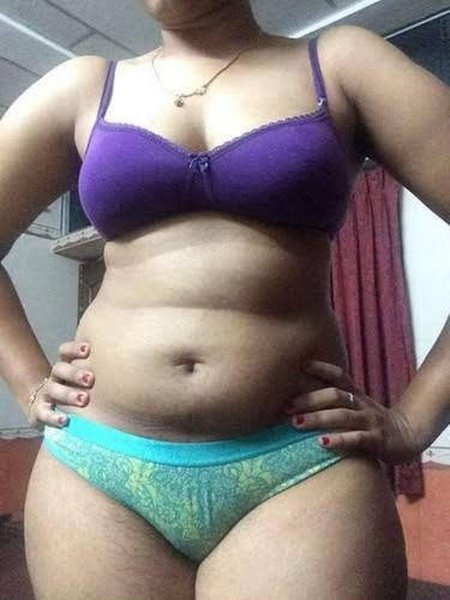 Obese indian aunty