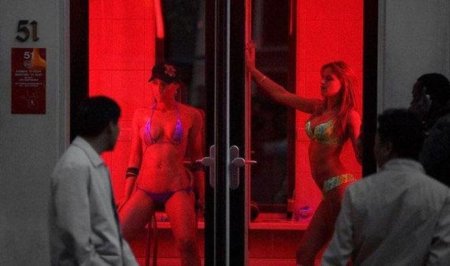Amsterdam Red Light District girls