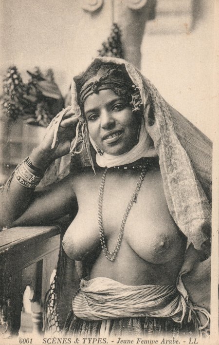Naked Berber women