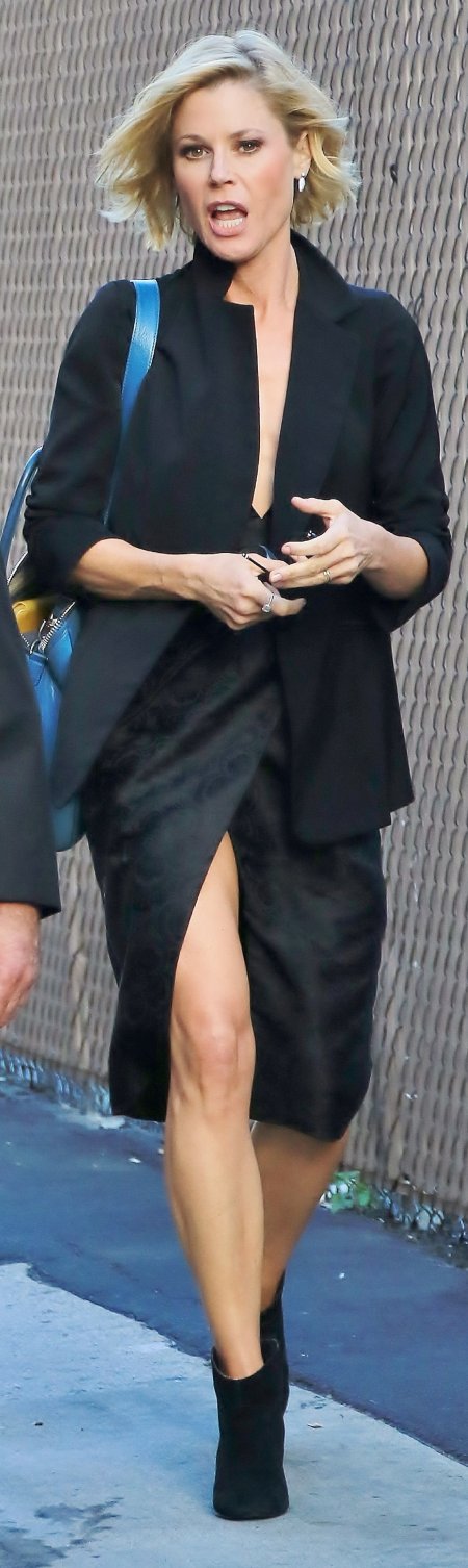 Julie Bowen Breasts