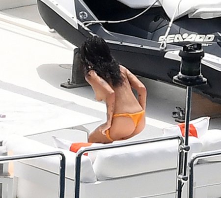 Zoe kravitz bikini