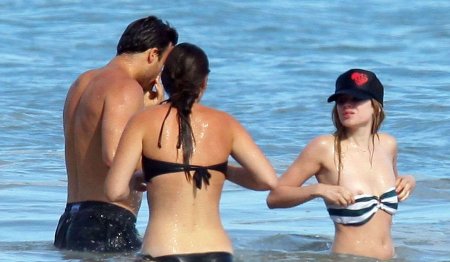 Avril Lavigne Breasts