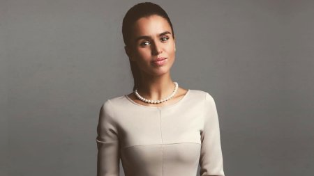 Model dress