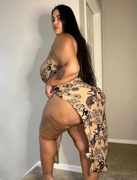 Curvy models
