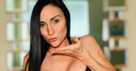Kendra Lust naked on Instagram