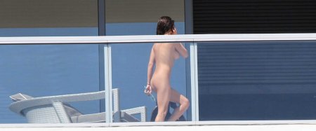 Naked flashed