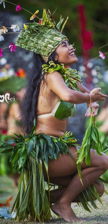 Hawaiian dancer