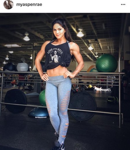 Girl bodybuilding