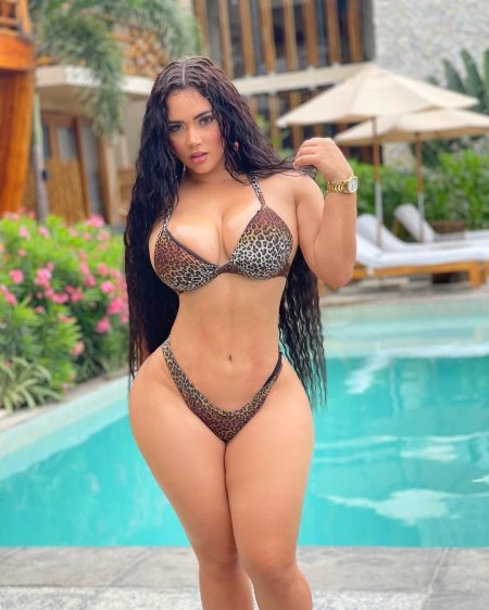 Curvy girls in bikinis