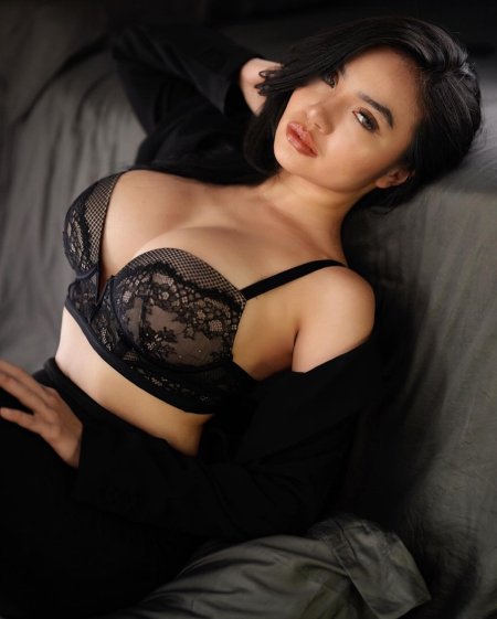 Adriana boudoir