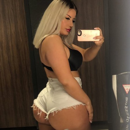 Nude Noelle Leyva